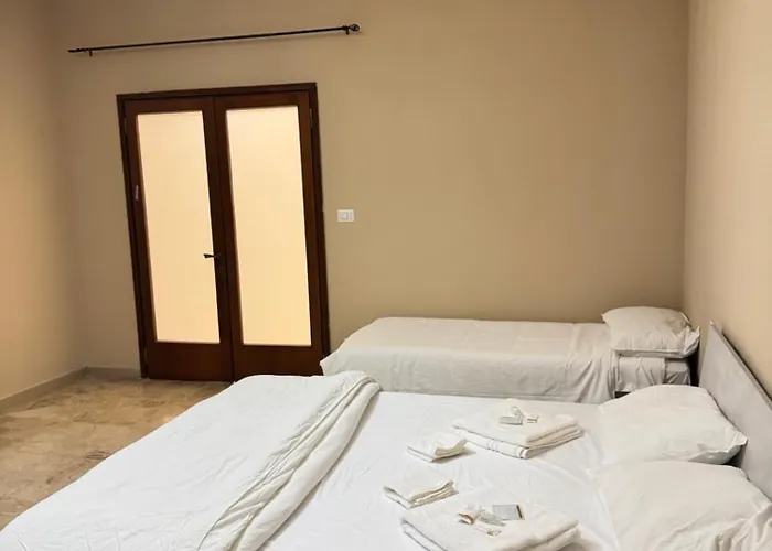 Urban בית הארחה