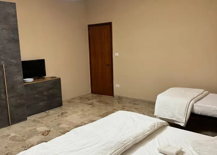 Urban בית הארחה